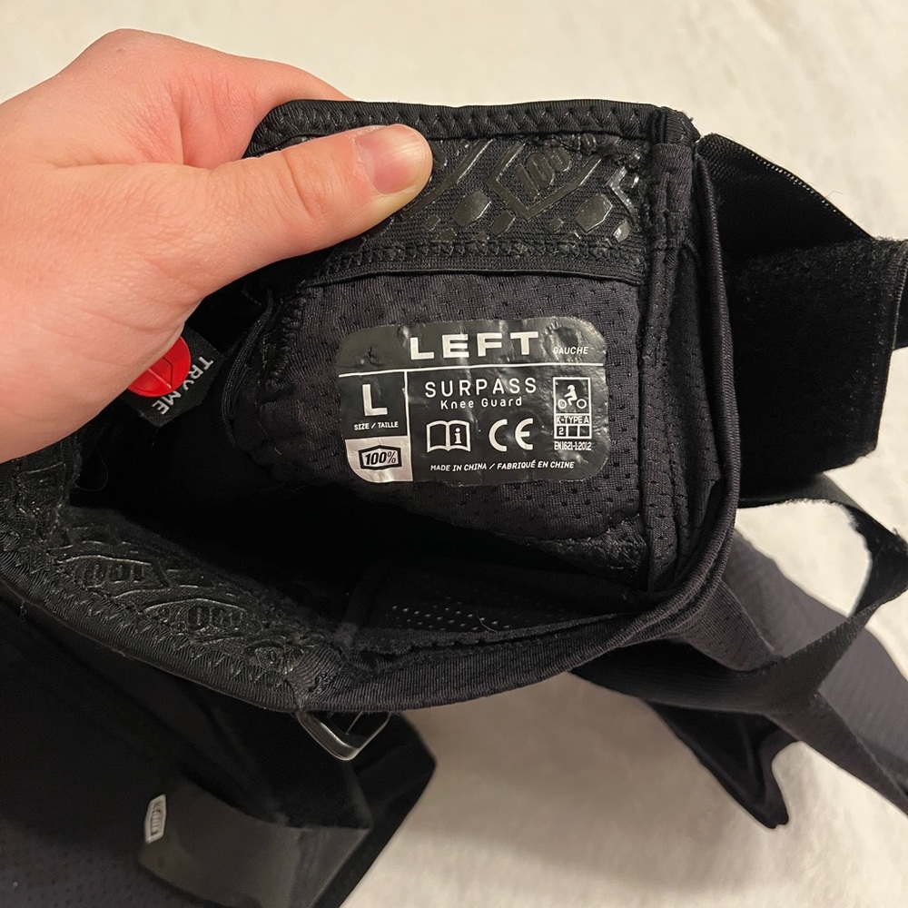 100 Percent Size Large Black Protective Knee Pads for Biking - High Impact - Picture 5 of 6